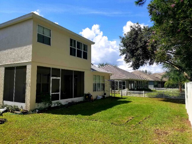 Building Photo - 5073 SW 40th Pl