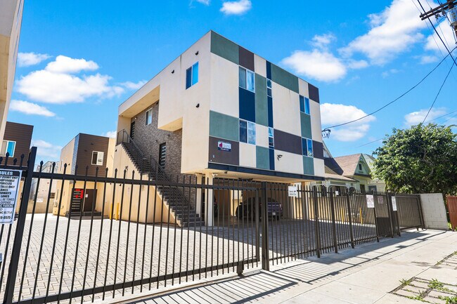 Foto del edificio - 1168 1/2 W 24th St