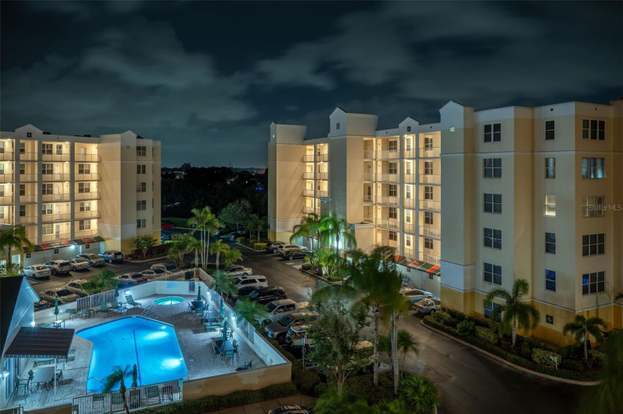 Building Photo - 1200 Country Club Dr