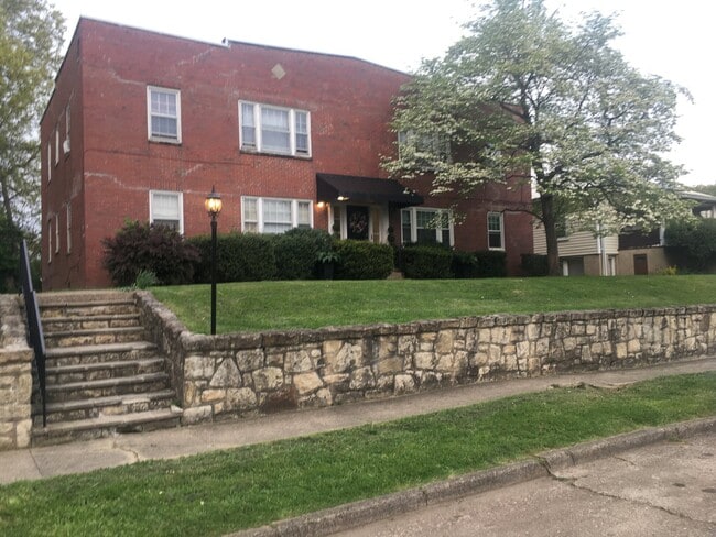 Building Photo - 1037 6th St W