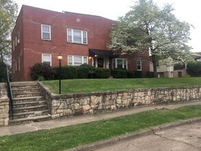 Building Photo - 1037 6th St W
