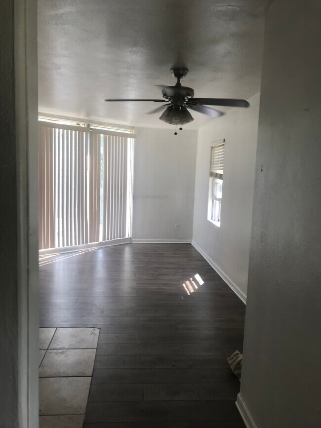 200 E Algonquin Rd Unit 200, Algonquin, IL 60102 Apartments in