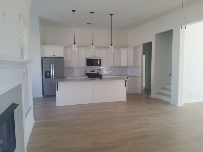 Building Photo - 35 Hillside Dr