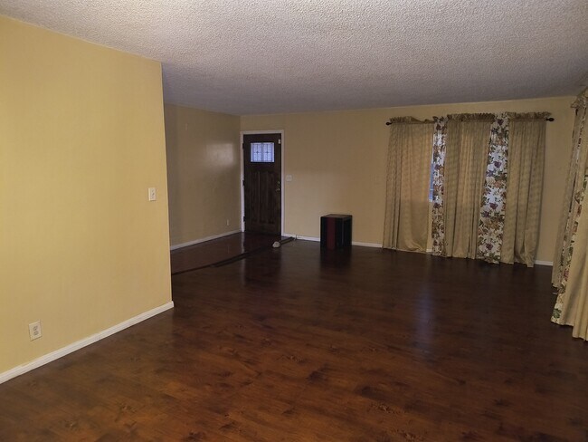 Foto del edificio - 13508 Doty Ave
