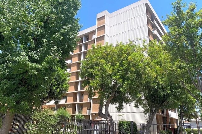 Building Photo - 440 N Madison Ave