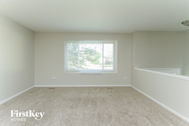 Building Photo - 607 Sullivan Ln