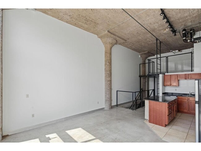 Building Photo - 521 S 7th St