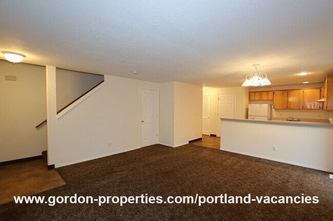 Foto del edificio - SE 73rd Ave - 3 bedroom townhouse in Mt Scott-Arleta neighborhood