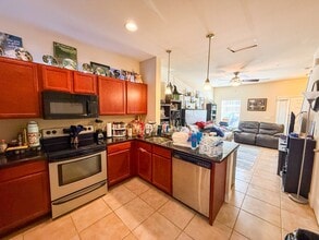 Building Photo - 2946 SW 35th Pl