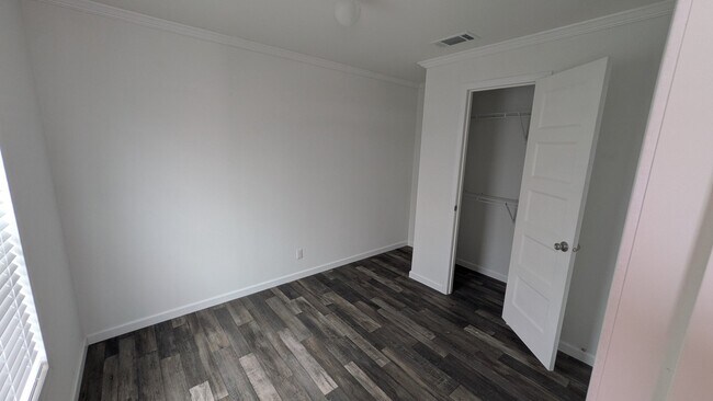 Foto del edificio - 4320 Dundee Rd
