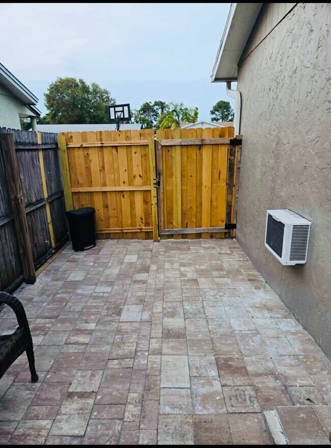 Foto del edificio - 4033 Sandpointe Dr
