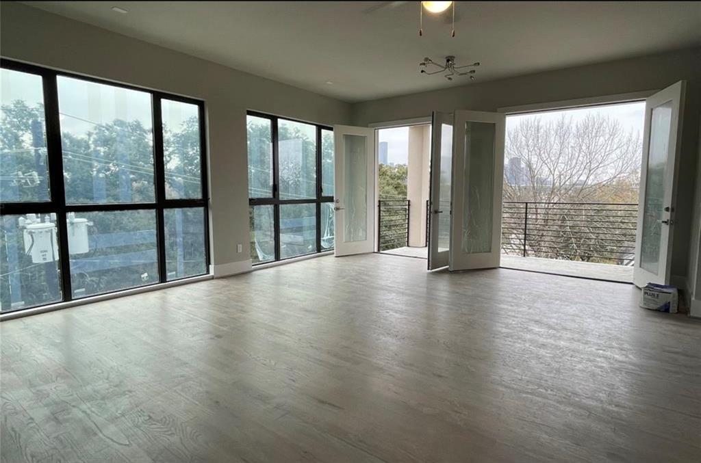 Foto principal - 2727 Houston Ave