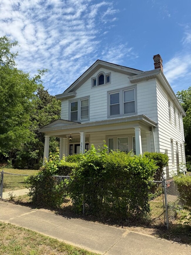 Photo - Charming 4bdrm/1.5bth Home Located in Richmond's North Highland Park w/Balcony!!
