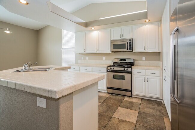 Foto del edificio - 3636 Beacon Point St