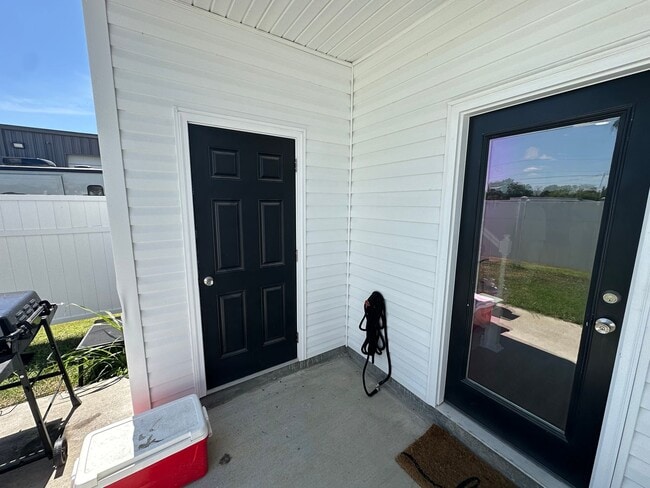 Foto del edificio - FOR LEASE- 4 BED TOWNHOME IN LEBANON TN!