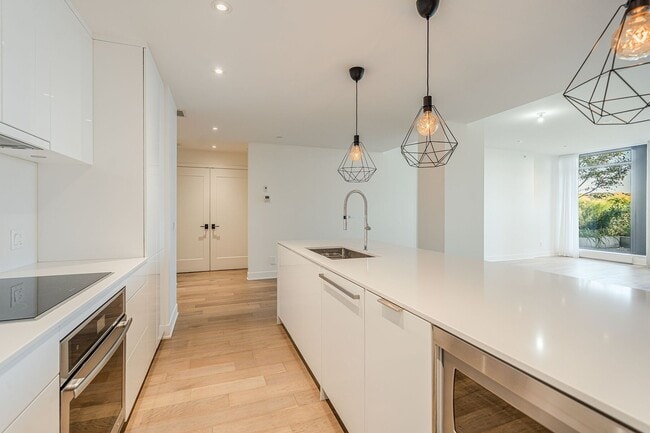 Photo du bâtiment - 1010 Rue de la Commune E