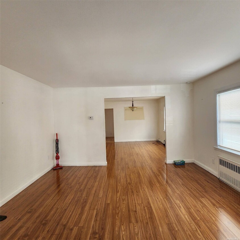 Primary Photo - 202-14 33rd Ave