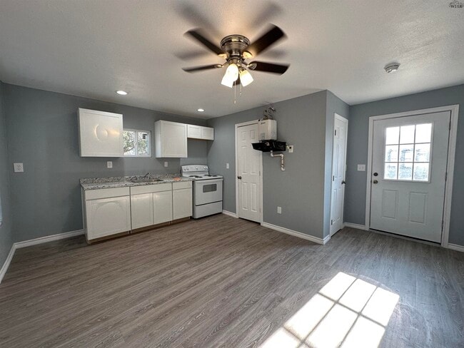 Building Photo - 1512 Kemp Blvd