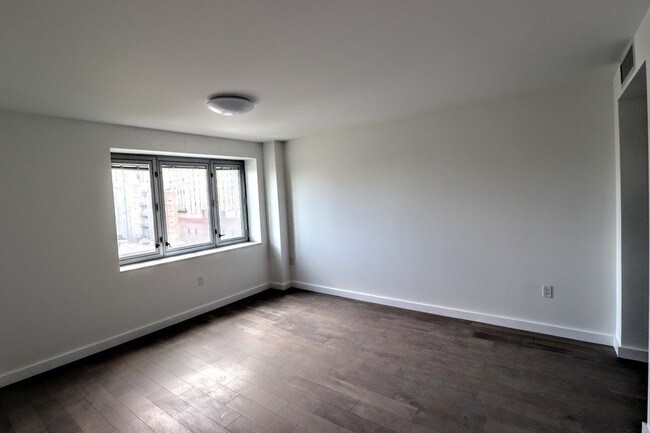 Building Photo - 107 Columbia Heights