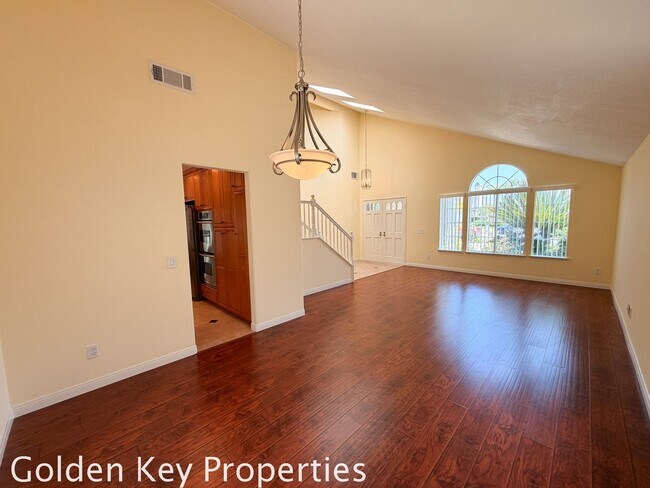 Foto del edificio - Move-in ready 4 bedroom / 3 bathroom home in Oceanside!