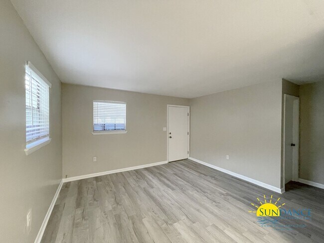 Building Photo - Great 2 Bedroom Unit in Fort Walton Beach