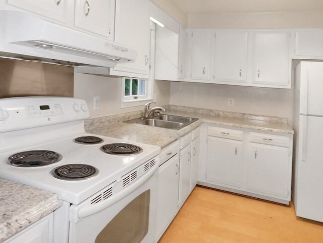Building Photo - 47493 Southampton Dr