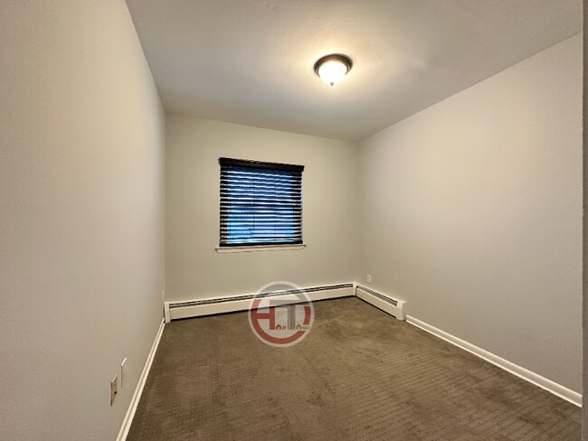 Foto del edificio - 1707 Mahan Ave