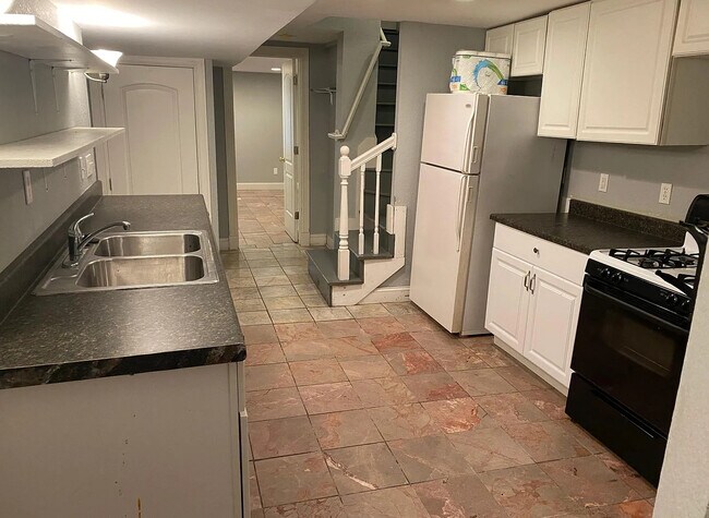 Foto del edificio - 1332 Massachusetts St