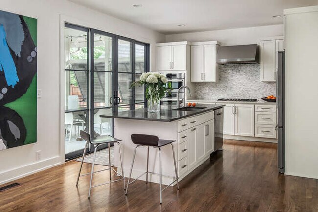 Foto del edificio - 4236 Jamesborough Pl