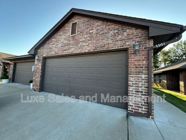 Photo - 408 Chalk Hill Ct House