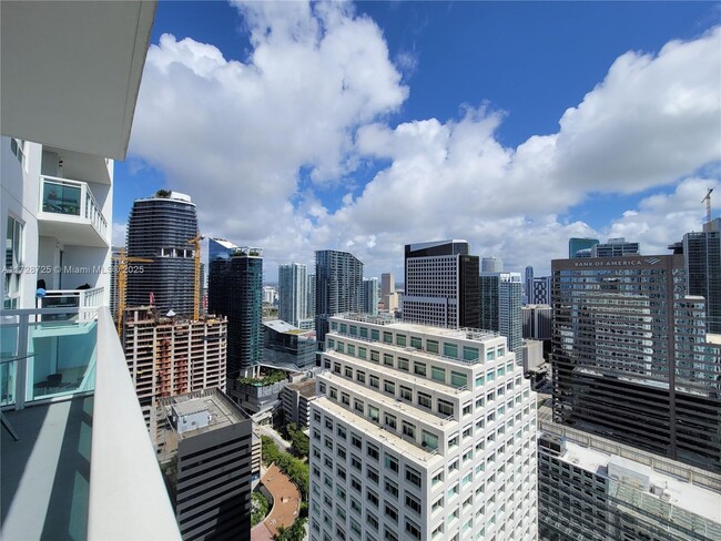 Building Photo - 950 Brickell Bay Dr