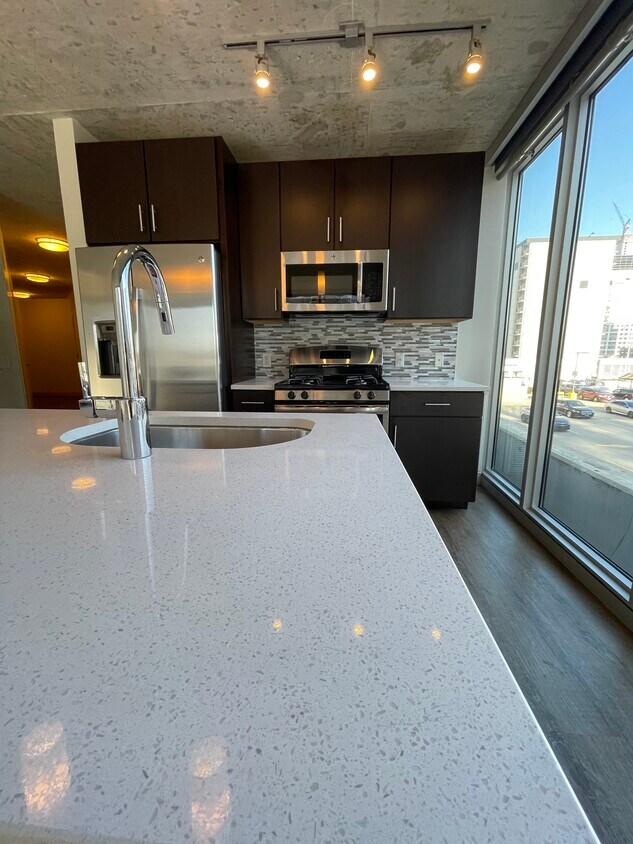 Foto principal - 823 W Madison St
