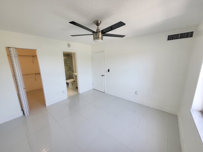 Foto del edificio - 8260 SW 210th St