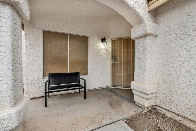 Foto del edificio - "Charming 3-Bed Oasis with 2 Full Baths in Las Vegas – 1,289 Sq Ft of Comfort!"