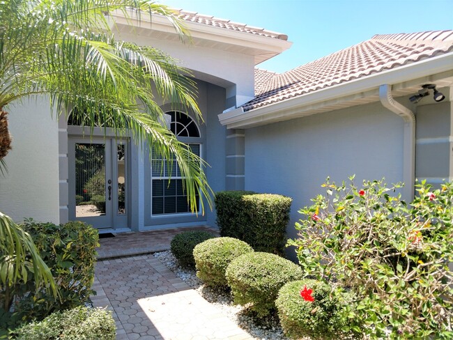 Building Photo - Annual Rental: Luxurious 4 Bedroom 3 bath ...