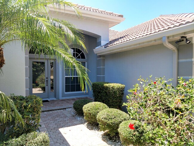 Foto del edificio - Annual Rental: Luxurious 4 Bedroom 3 bath POOL home in Woodlands of Rivendell! Just Blocks form P...