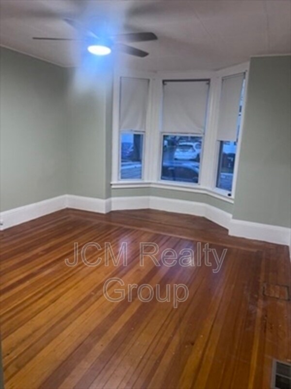 Foto del edificio - 144 Bloomingdale St