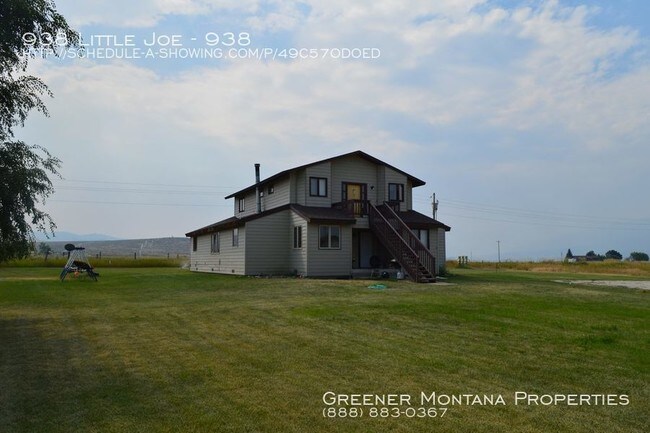 Building Photo - Upper Unit of a Triplex