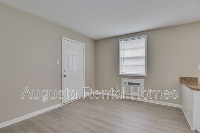 Building Photo - 323A Verdery Dr