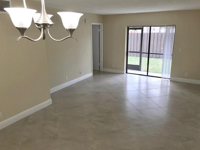 Foto del edificio - 21904 Lake Forest Cir