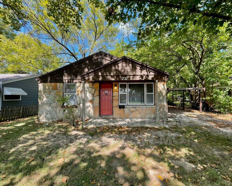 Primary Photo - 1227 E Belmont St