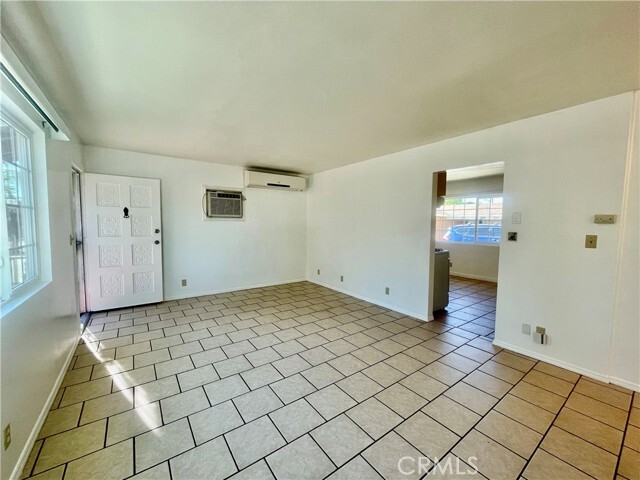 Building Photo - 510 S Vine Ave