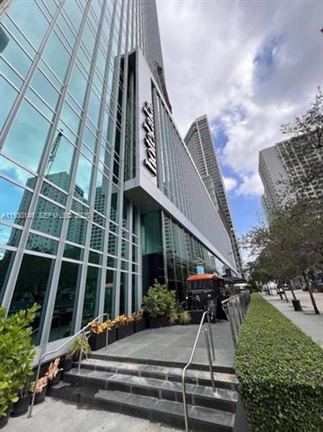 Building Photo - 1395 Brickell Ave