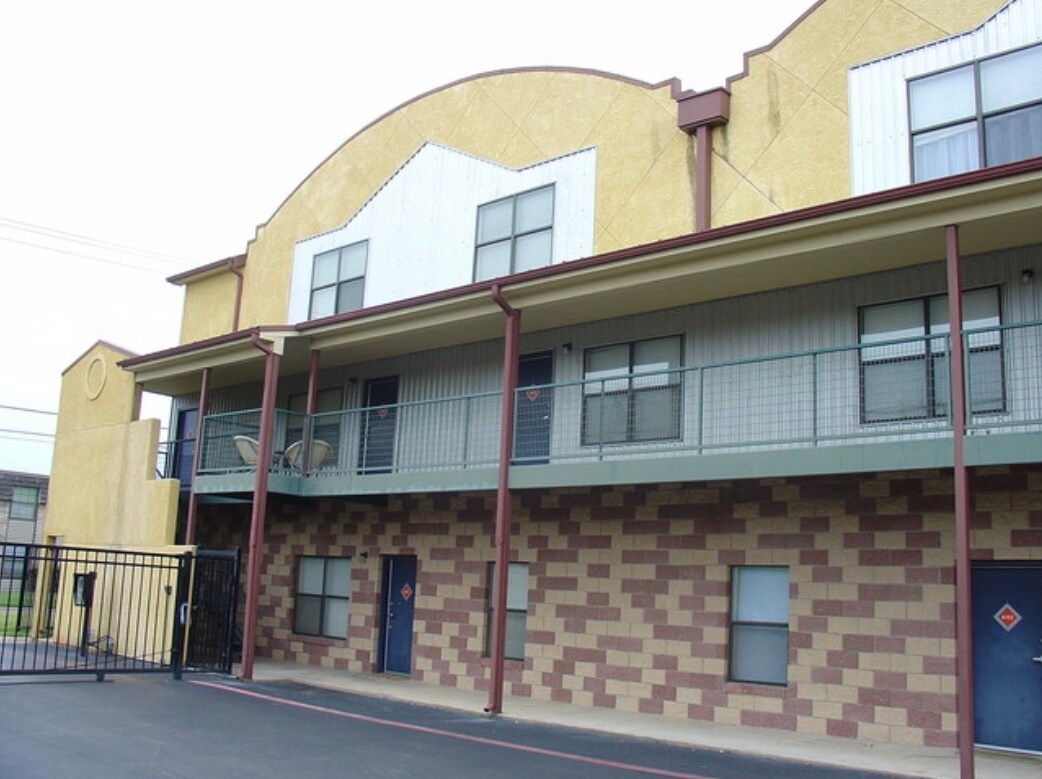 Building Photo - 512 Daughtrey Ave