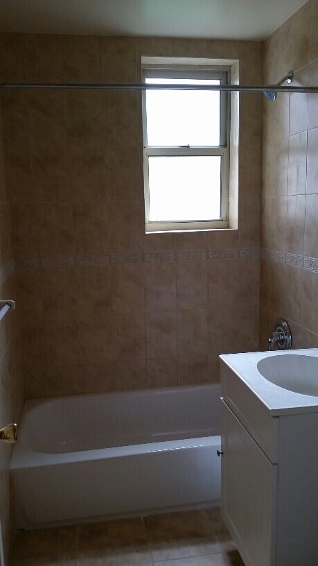 Building Photo - 2661 W 2nd St