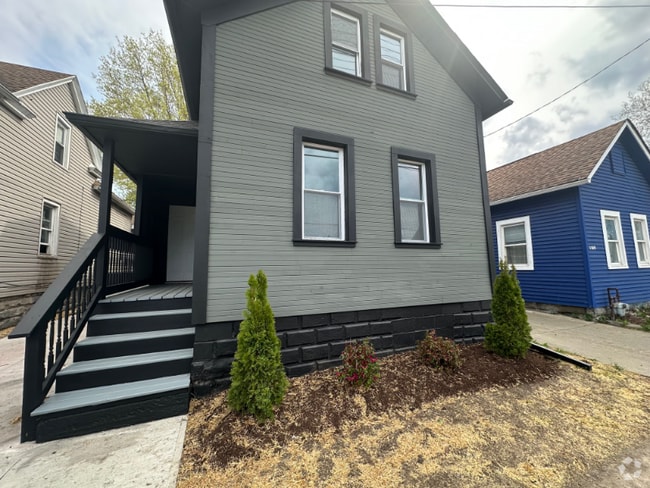 Building Photo - 3205 Trowbridge Ave