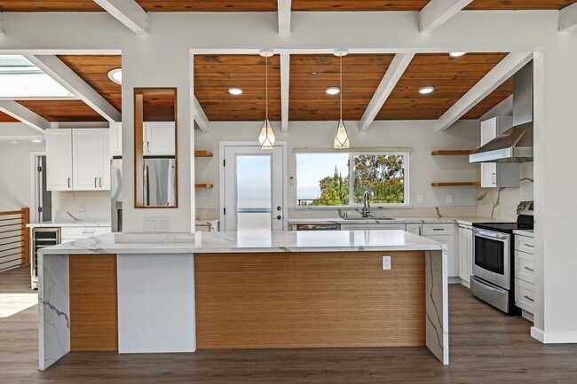 Building Photo - Modern 4-Bedroom Crestmoor Home with Expan...