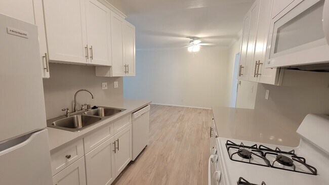 Building Photo - 1122 19th St
