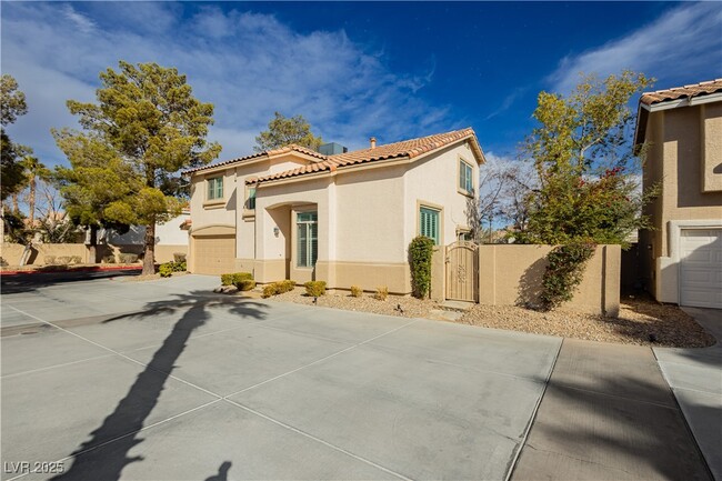 Foto del edificio - 2345 Cliffwood Dr