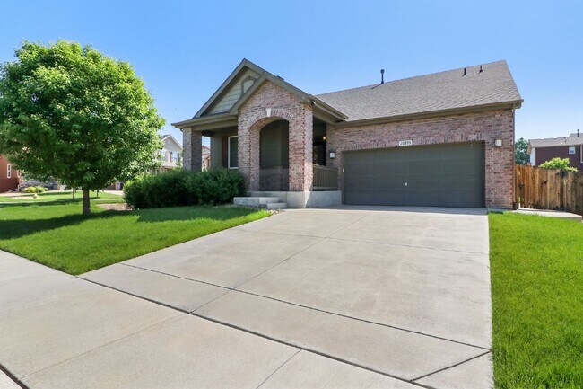Building Photo - Stunning 3 Bed, 2.5 Bath Single-Family Ran...